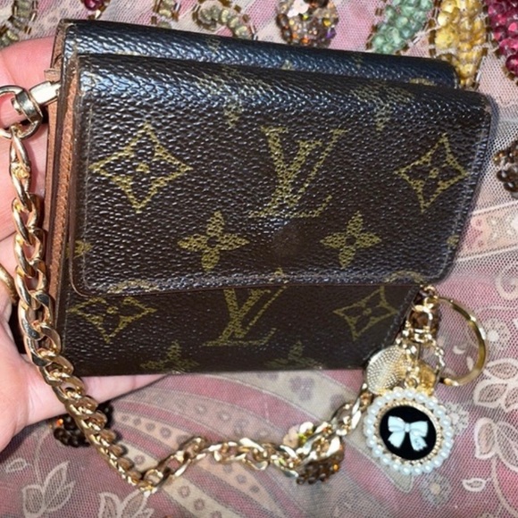 Louis Vuitton Elise Purse In Monogram, Crossgrain Leather with Chain and Charm - Picture 7 of 11